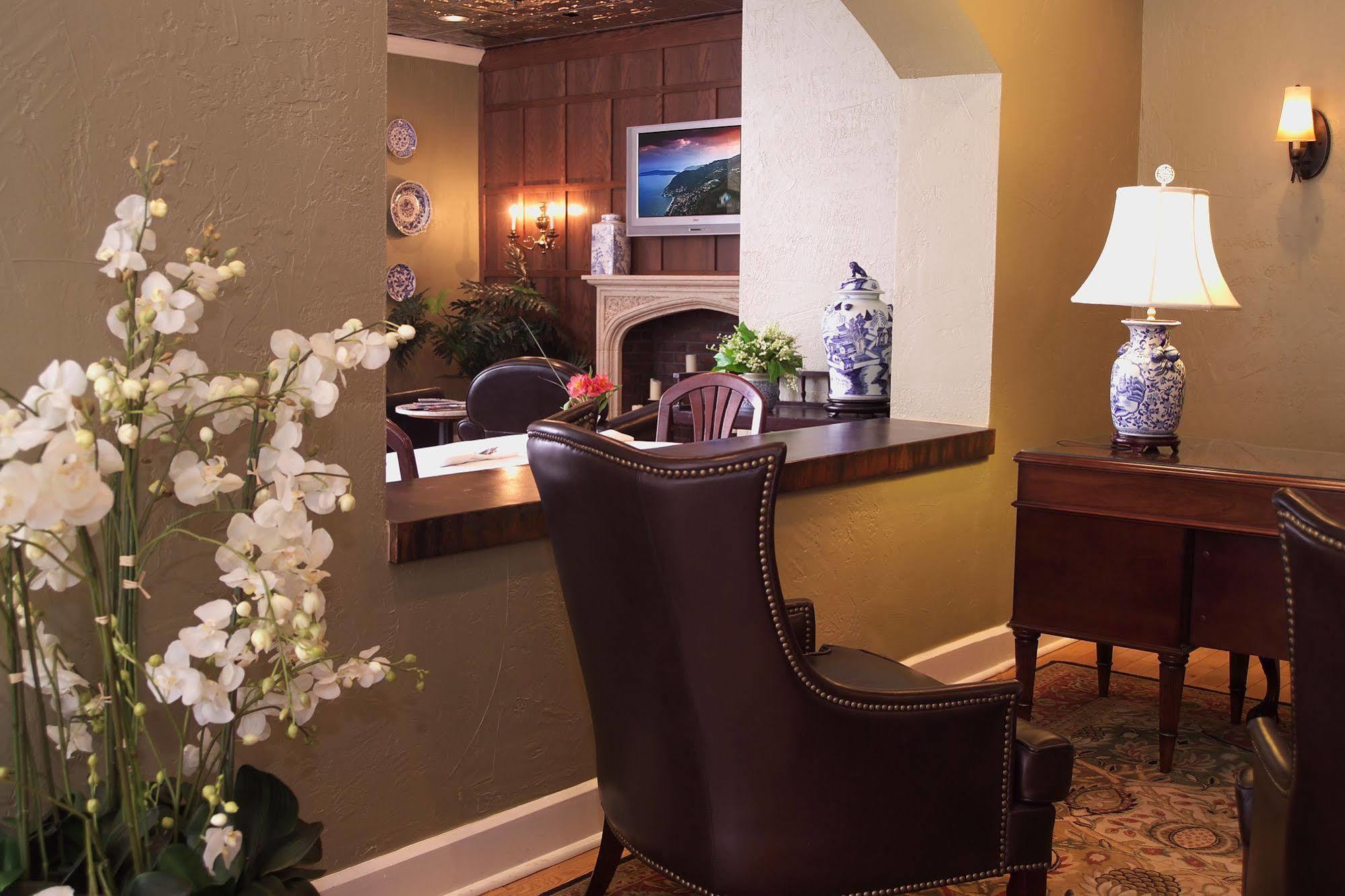 Seven Gables Inn, St Louis West, A Tribute Portfolio Hotel Clayton Zimmer foto